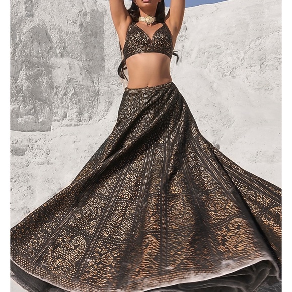 Seema Gujral Lehenga - Picture 1 of 4
